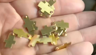 Produzione in serie di stampaggi di contatti in argento